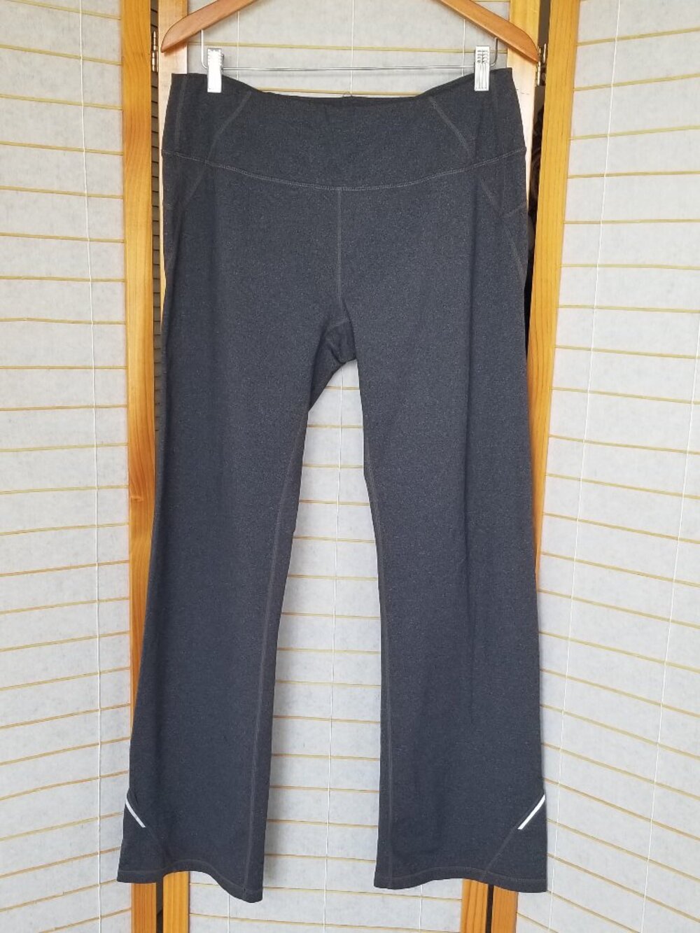 Athleta Power Kick Yoga Pants Flared Leggings Reflective Strip Size XL Gray